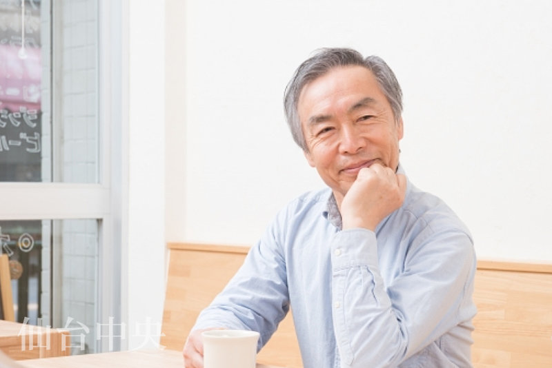 熟年で包茎手術を行い成功し喜ぶ男性